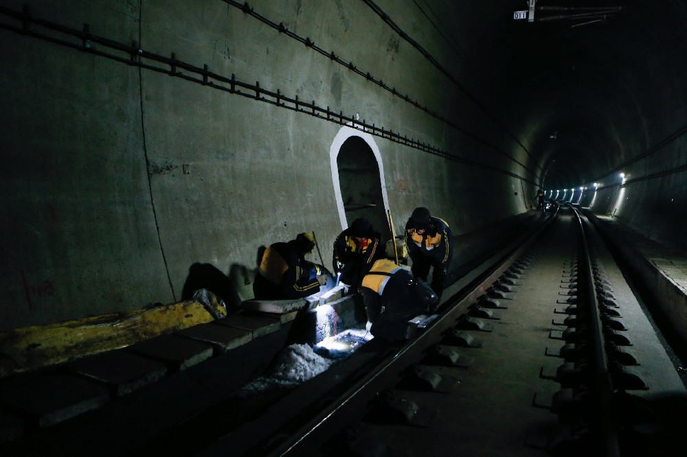 文登铁路运营隧道病害现状